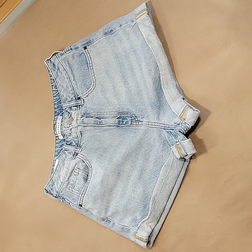 PacSun Size 27 Mom Short, Cuffed, Light Wash, Excellent Used Condition